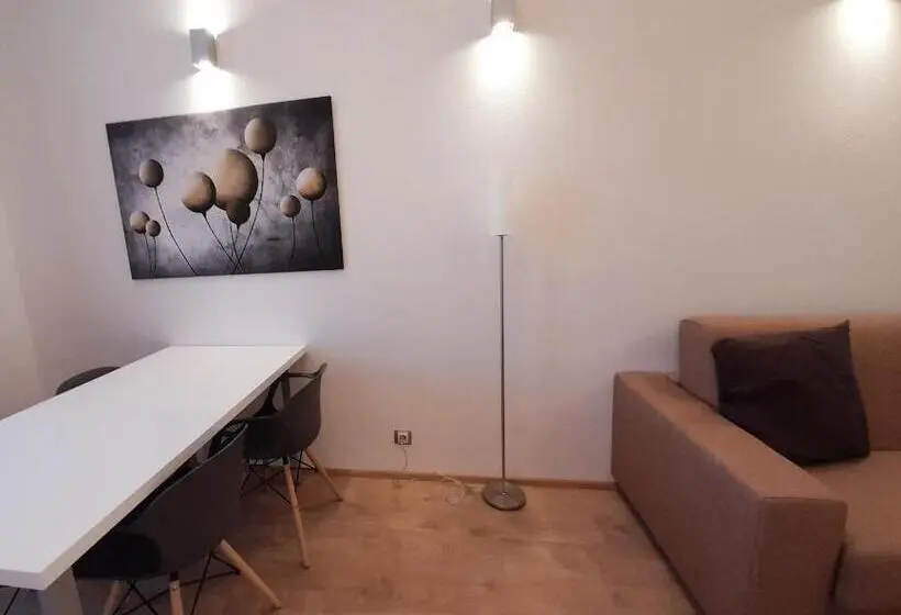 Standard-studio, Residence Mariánská