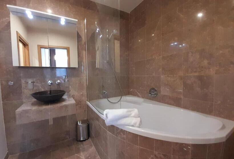 جناح عائلي, Residence Mariánská