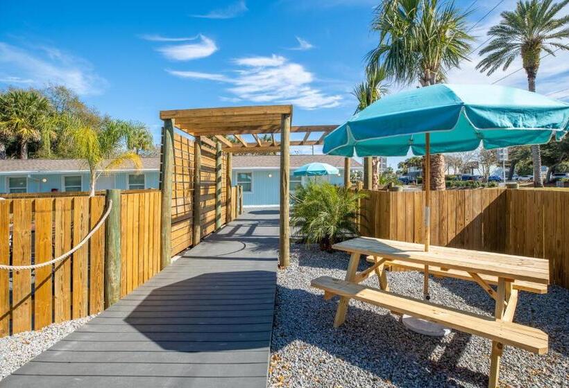 إستوديو قياسى, Salt Air Inn & Suites