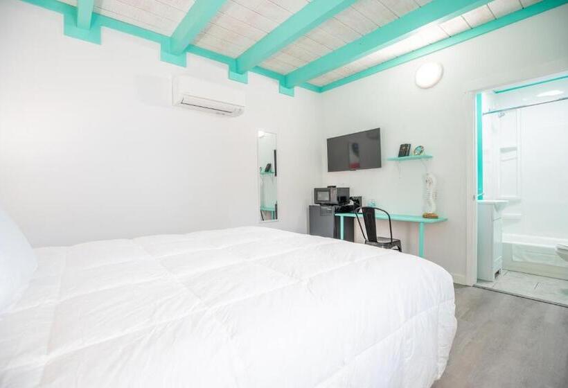 إستوديو قياسى, Salt Air Inn & Suites