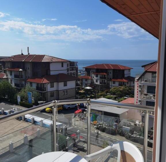 חדר קומפורט לשלושה, Santorini Sveti Vlas