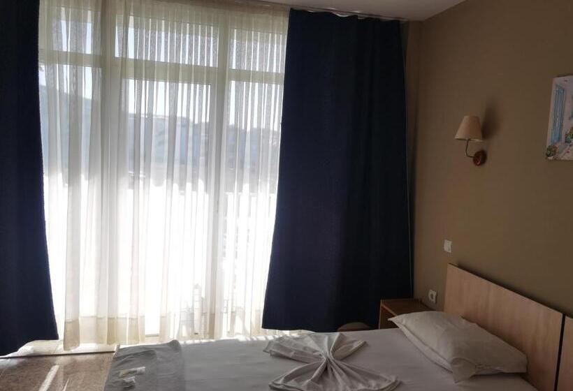 חדר קומפורט לשלושה, Santorini Sveti Vlas