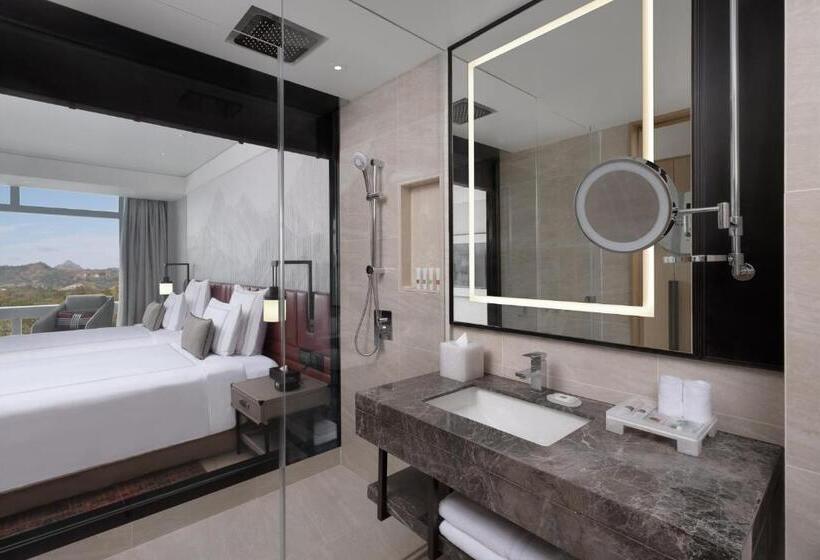 اتاق اجرایی با تخت بزرگ, Swissôtel Clark Philippines