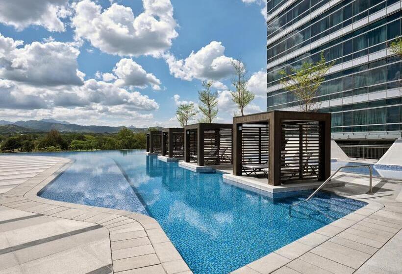 스위트 킹사이즈 침대, Swissôtel Clark Philippines