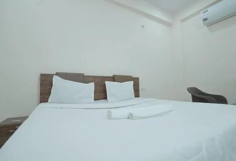 Economy Yhden Hengen Huone, Viraj Palace By Wb Inn