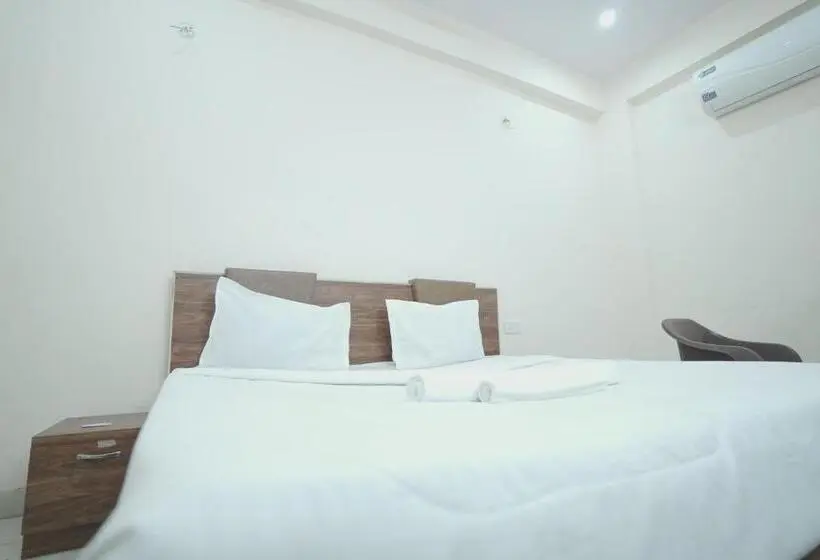 Economy Yhden Hengen Huone, Viraj Palace By Wb Inn