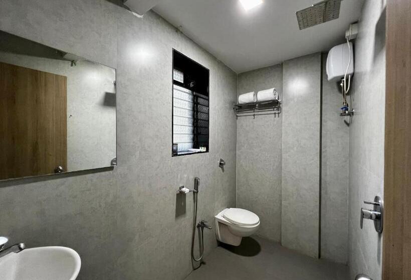 Номер Superior, Paramount Riverfront Resort & Spa, Karjat