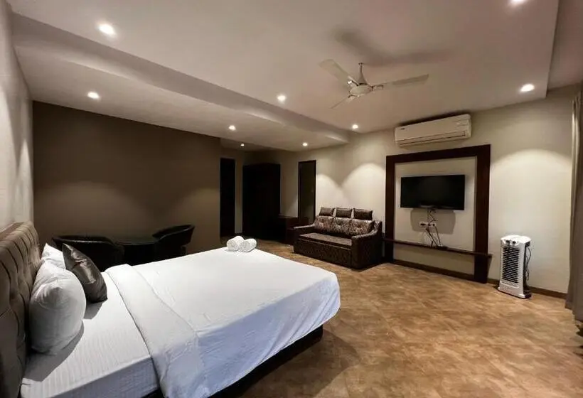 スタンダード４人部屋, Paramount Riverfront Resort & Spa, Karjat
