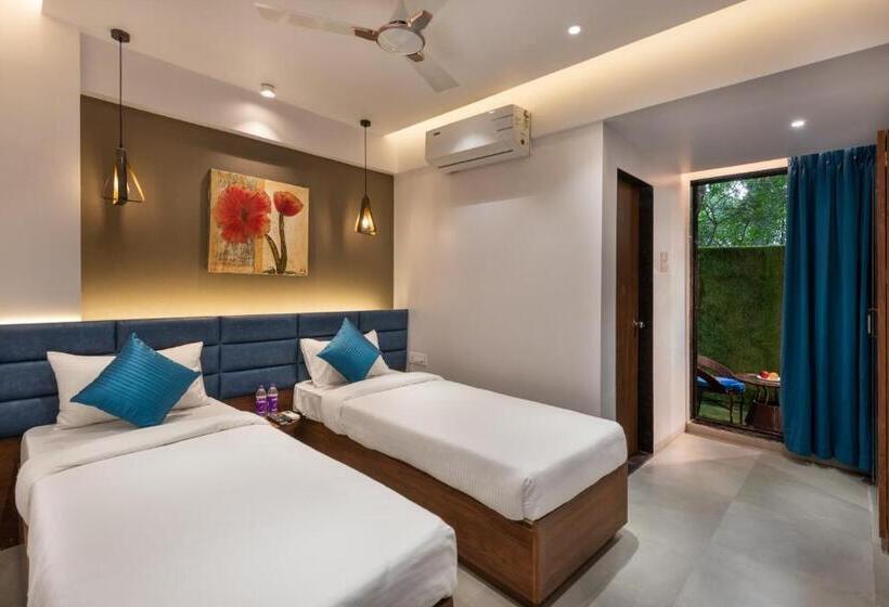 Номер Deluxe, Paramount Riverfront Resort & Spa, Karjat