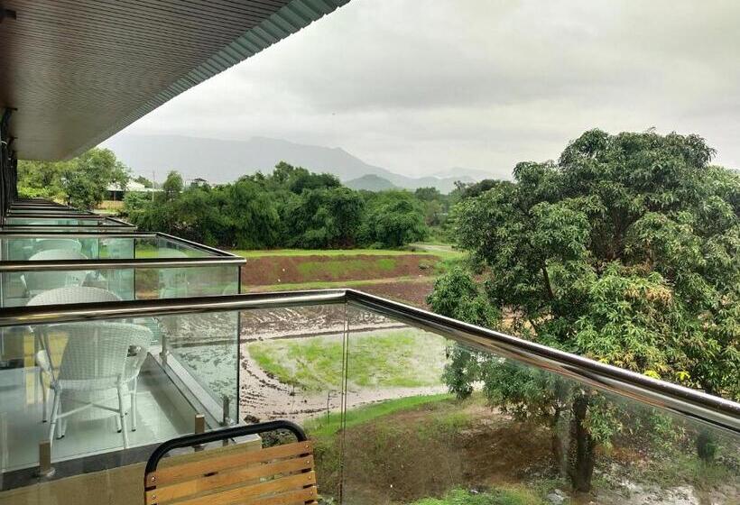 Номер Стандарт, Paramount Riverfront Resort & Spa, Karjat
