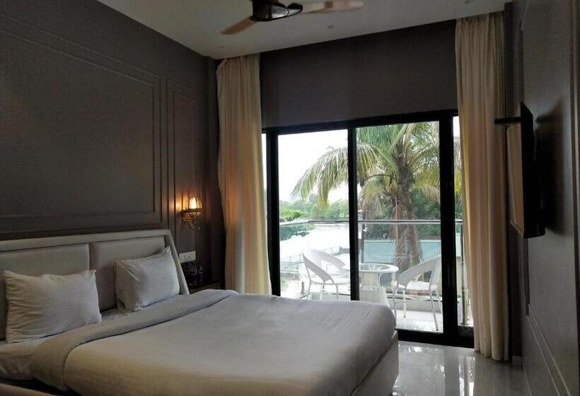 Номер Стандарт Вид на Бассейн, Paramount Riverfront Resort & Spa, Karjat