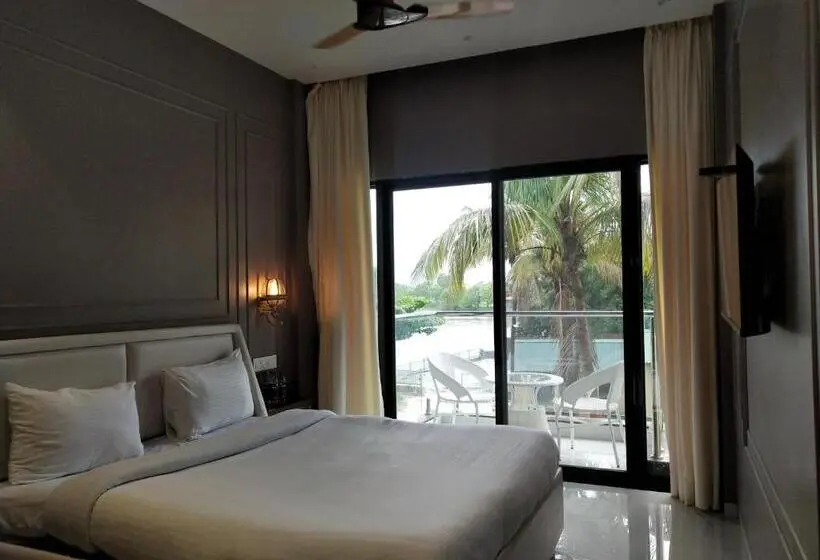 プールビュースタンダードルーム, Paramount Riverfront Resort & Spa, Karjat