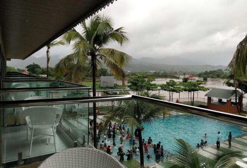 Номер Стандарт Вид на Бассейн, Paramount Riverfront Resort & Spa, Karjat