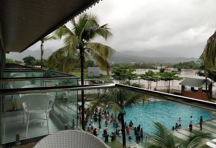 プールビュースタンダードルーム, Paramount Riverfront Resort & Spa, Karjat