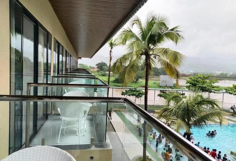 プールビュースタンダードルーム, Paramount Riverfront Resort & Spa, Karjat