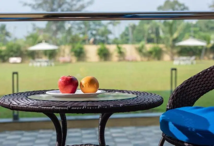 バルコニー付きデラックスルーム, Paramount Riverfront Resort & Spa, Karjat