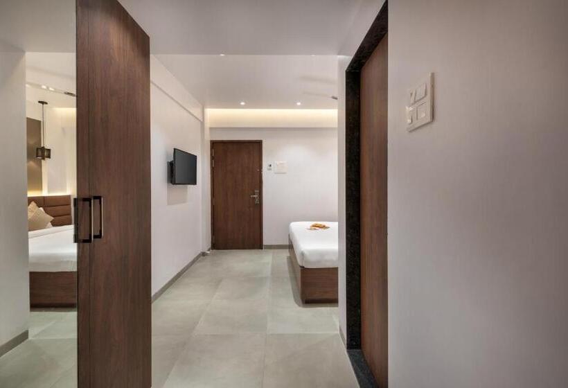Номер Deluxe с Балконом, Paramount Riverfront Resort & Spa, Karjat