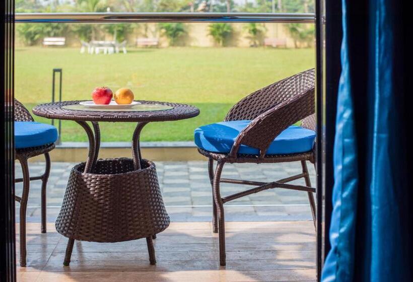 Номер Deluxe с Балконом, Paramount Riverfront Resort & Spa, Karjat