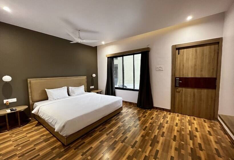 Номер Superior, Paramount Riverfront Resort & Spa, Karjat