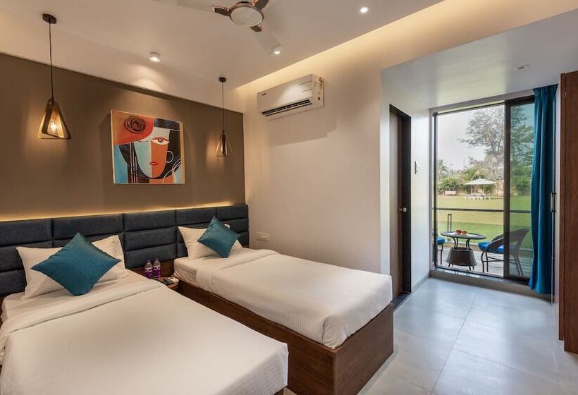 Номер Deluxe, Paramount Riverfront Resort & Spa, Karjat