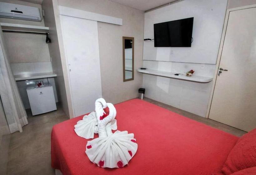 סוויטה נוף לבריכה, Parada It