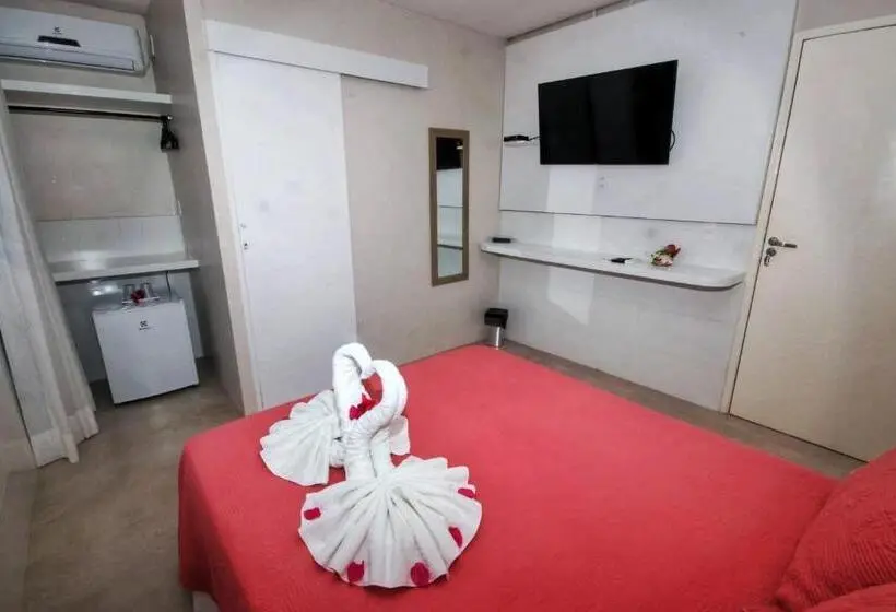 Suite Vue Piscine, Parada It