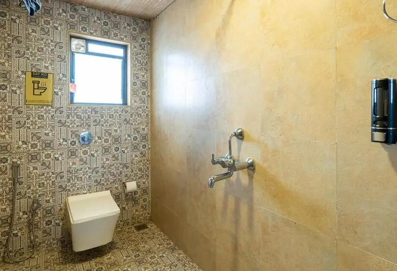 اتاق استاندارد چهارنفره با چشمانداز باغ, The Hosteller Lonavala