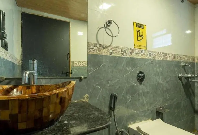 اتاق استاندارد چهارنفره با چشمانداز باغ, The Hosteller Lonavala