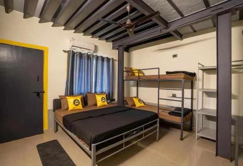 اتاق استاندارد چهارنفره با چشمانداز باغ, The Hosteller Lonavala