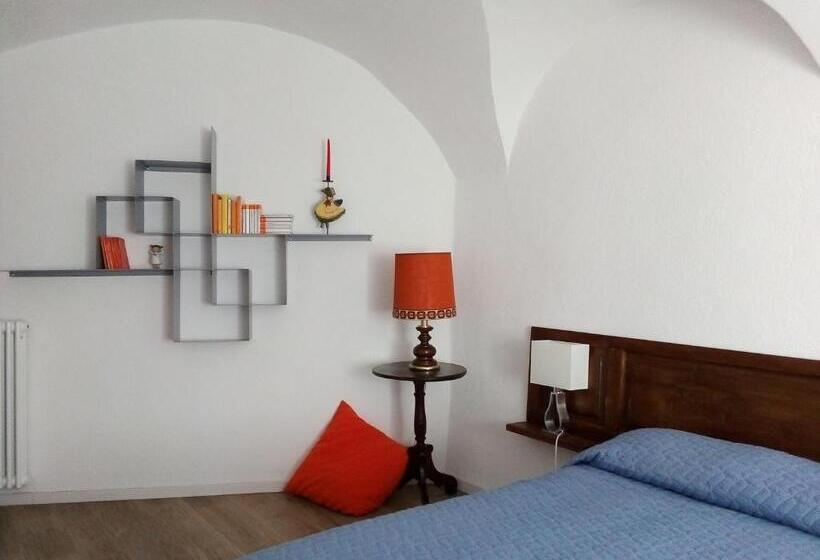 スタンダードルーム, La Casa In Collina