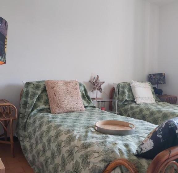 جناح عائلي, Rana Cantante