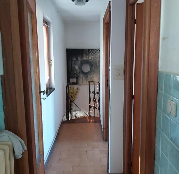 جناح عائلي, Rana Cantante