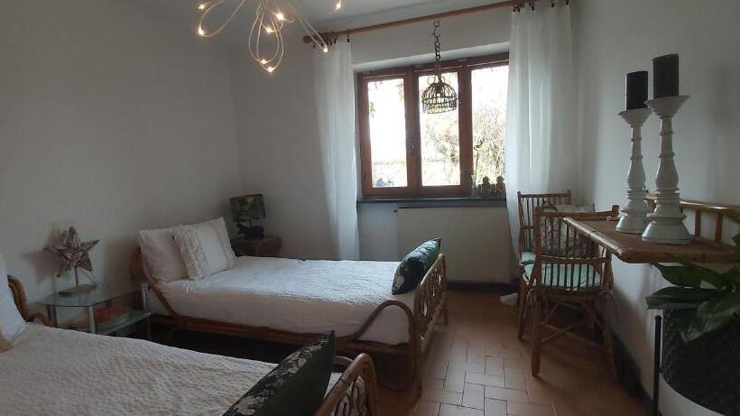 جناح عائلي, Rana Cantante