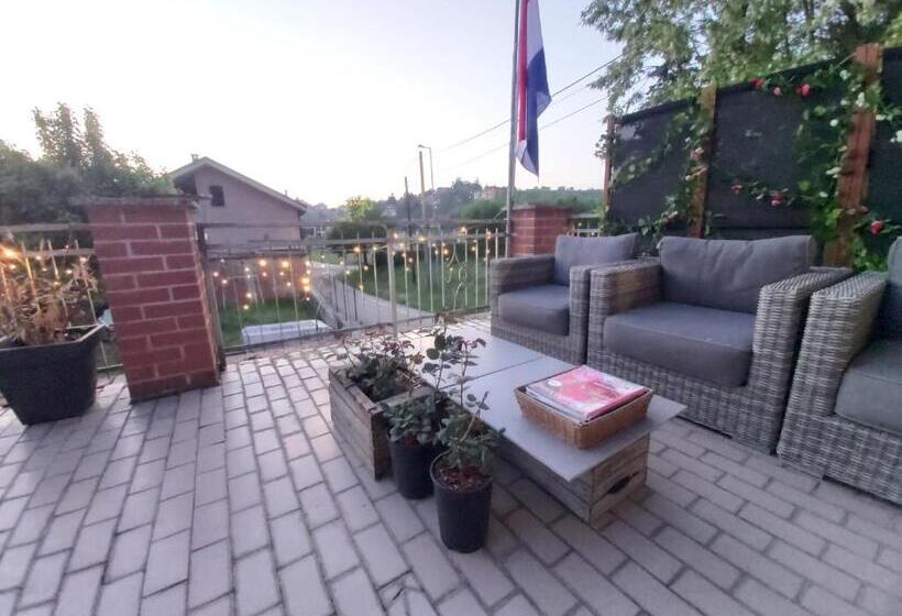 شقة غرفة واحدة مزودة بتراس, Rana Cantante