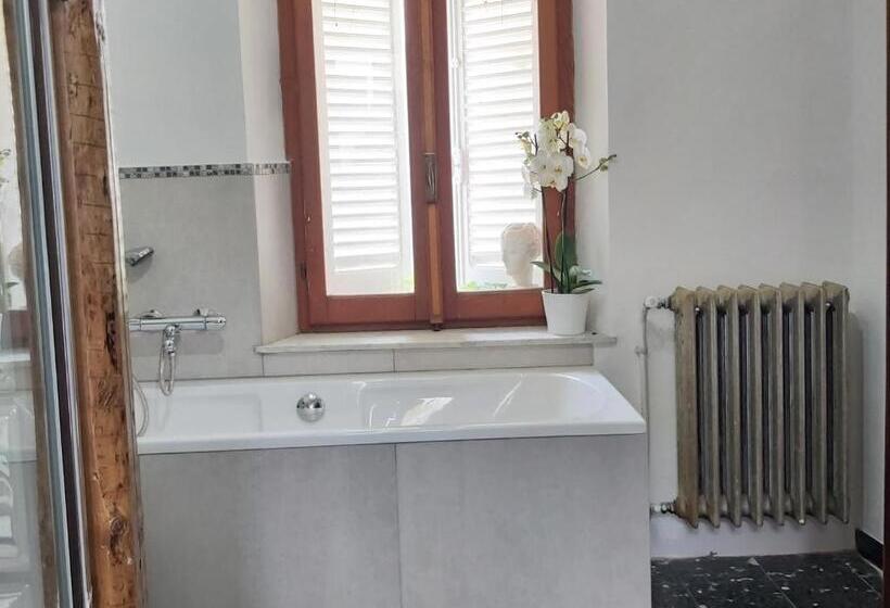 غرفة ديلوكس, Rana Cantante