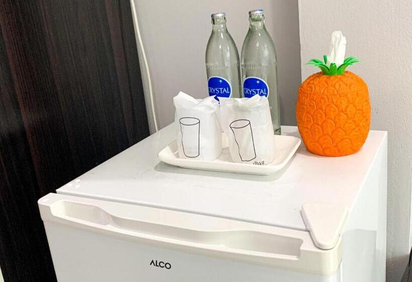 标准间, Three Bridges