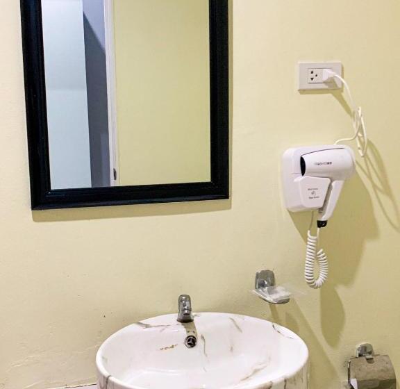 标准间, Three Bridges