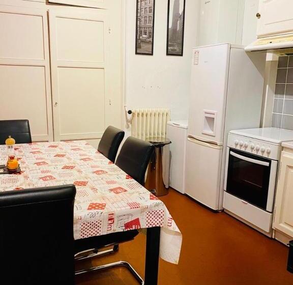 اتاق استاندارد با سرویس بهداشتی مشترک, Chambres Dans Guest House Centre Ville