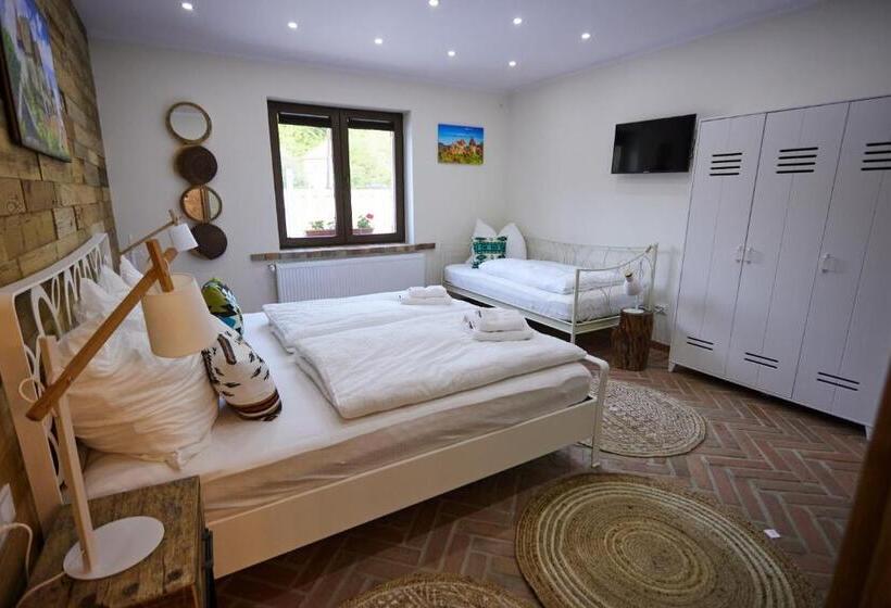 اتاق استاندارد سه تخته با چشم‌انداز استخر, Complex Butoaiele Transilvaniei   Cazare & Spa   Natura   Relaxare