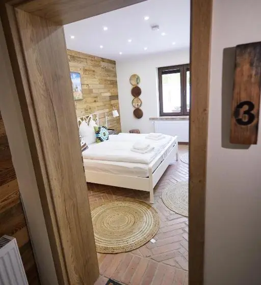 プールの見えるスタンダードトリプルルーム, Complex Butoaiele Transilvaniei Cazare & Spa Natura Relaxare