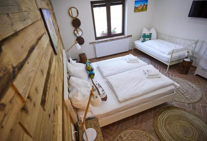 Трехместный Номер Стандарт Вид на Бассейн, Complex Butoaiele Transilvaniei   Cazare & Spa   Natura   Relaxare