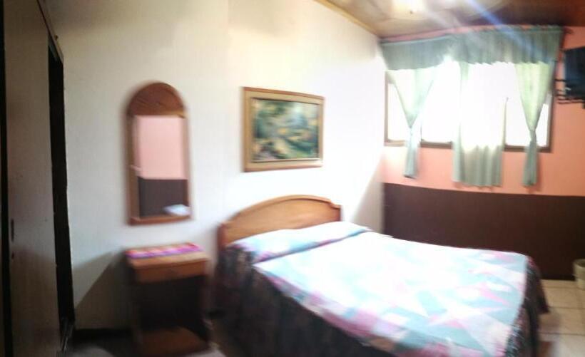 اتاق استاندارد با سرویس بهداشتی مشترک, Hostal Doña Mercedes