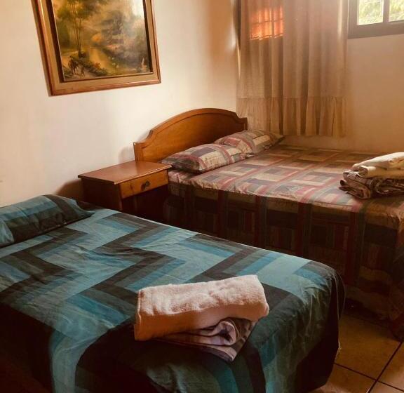 اتاق استاندارد با سرویس بهداشتی مشترک, Hostal Doña Mercedes