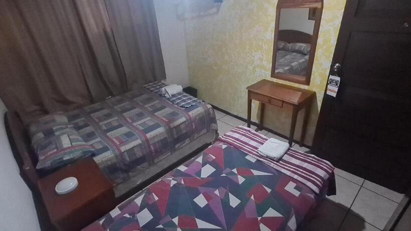 اتاق استاندارد با سرویس بهداشتی مشترک, Hostal Doña Mercedes