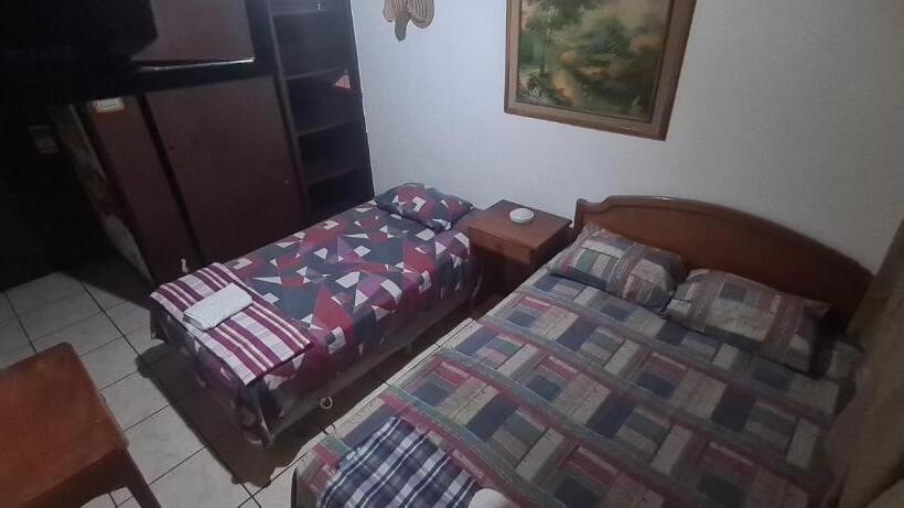 اتاق استاندارد با سرویس بهداشتی مشترک, Hostal Doña Mercedes