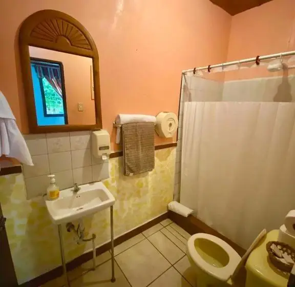 اتاق لوکس, Hostal Doña Mercedes