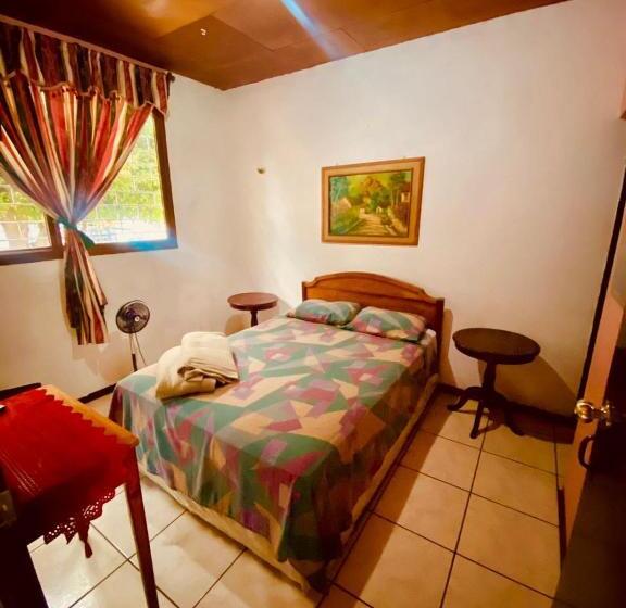 اتاق لوکس, Hostal Doña Mercedes