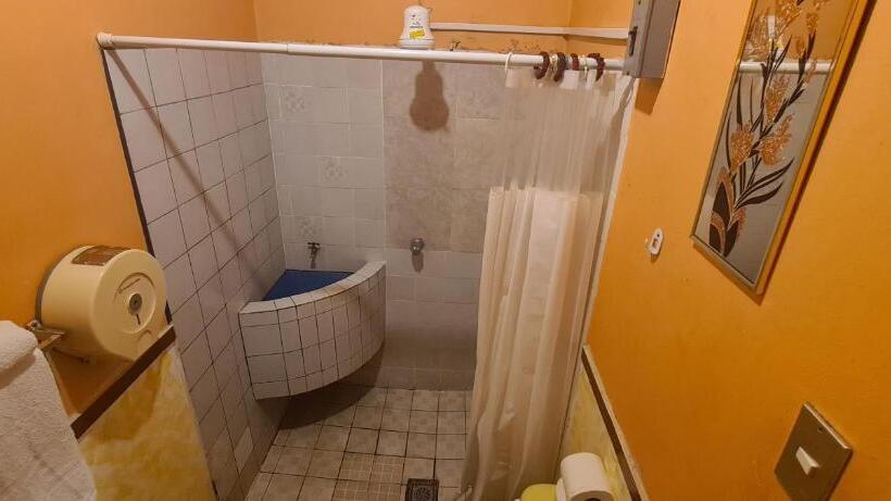 اتاق لوکس, Hostal Doña Mercedes