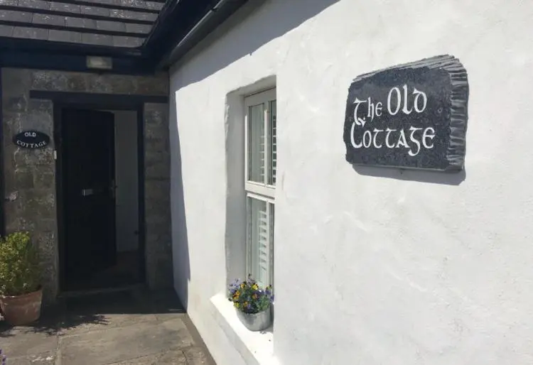 اتاق استاندارد, The Old Cottage