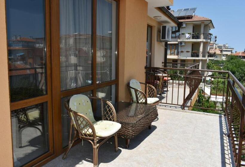 Номер Стандарт, Time Out